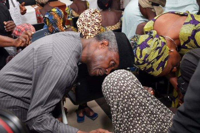 Yemi Osinbajo with Chibok girls