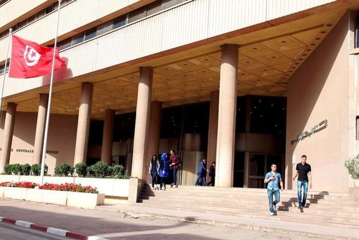 People walk out of the Central Bank in Tunis, Tunisia, April 27, 2016. REUTERS/Zoubeir Souissi/File Photo