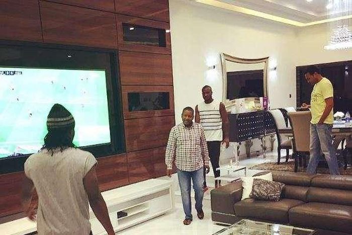 Hoton sabon qasaitan Psquare na Banana Island.