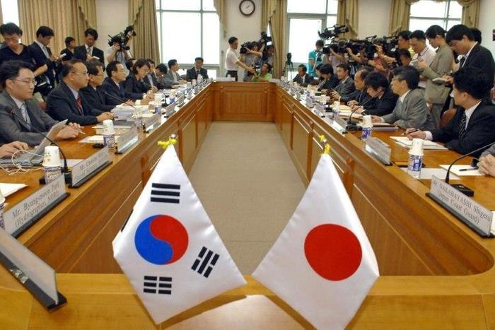 A South Korean (L) and a Japanese flag pictured at the Foreign Ministry in Seoul in September 2006 as delegations hold a meeting to discuss their maritime borders