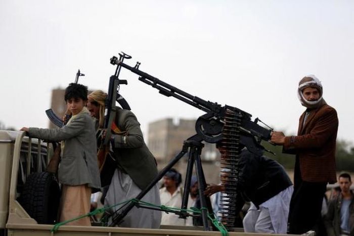 Yemen missile launch, deadly air strike shake truce