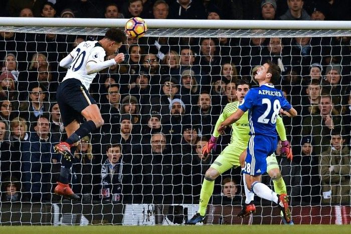 Tottenham Hotspur's midfielder Dele Alli (L) heads the opening goal past Chelsea's goalkeeper Thibaut Courtois (C) during the English Premier League football match in London, on January 4, 2017
