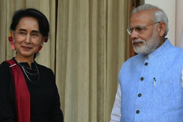 Indian Prime Minister Narendra Modi (R) and Myanmar de facto leader Aung San Suu Kyi meet in New Delhi on October 19, 2016