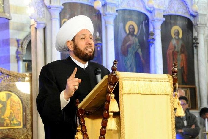 Syrian Grand Mufti Ahmed Badreddin Hassoun speaks during Christmas mass at the Cathedral of Mary in Damascus on December 25, 2013, in a picture released by the official Syrian Arab News Agency (SANA)