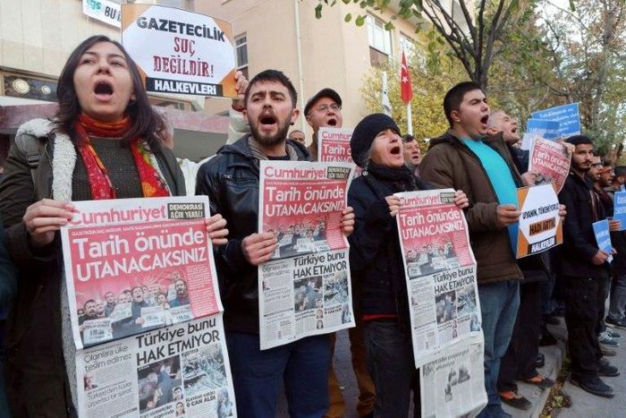 Humnan Rights Watch cites the arrests of staff of the daily Cumhuriyet as an example of Turkey's "silencing" of independent media