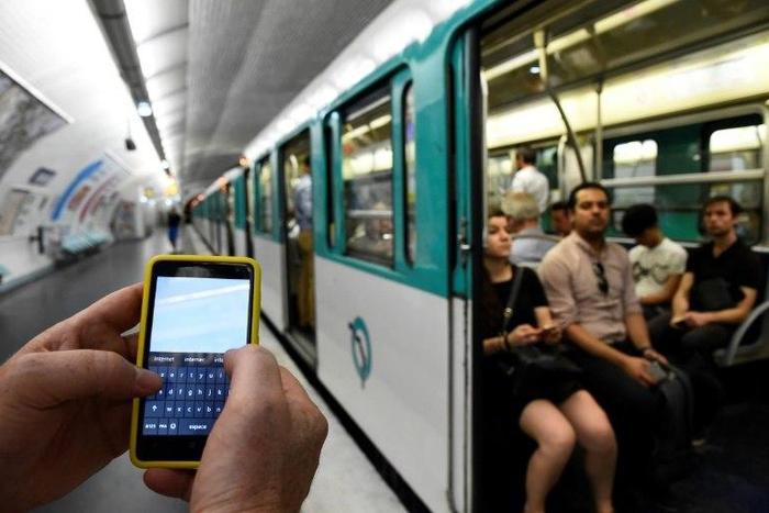 From January 1, a new law will enter into force in France that obliges organisations with over 50 workers to define the rights of employees to ignore their smartphones