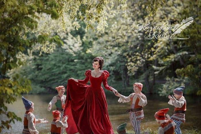 Snow White and the dwarves