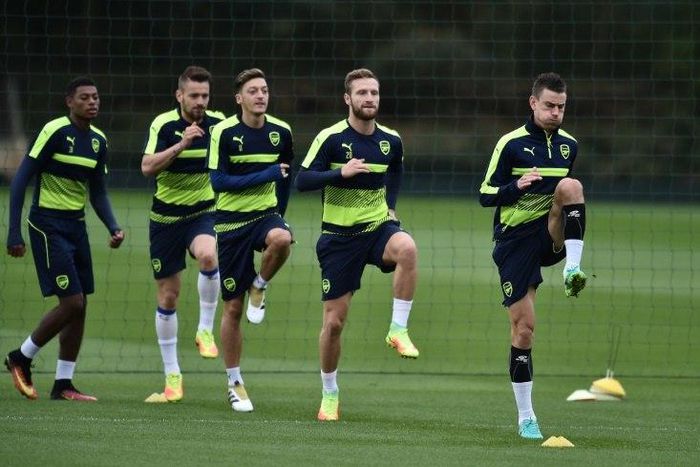 Arsenal's Shkodran Mustafi (2nd R) has formed a formidable central defensive partnership with Laurent Koscielny (R), resolving one of the Gunners' weak points