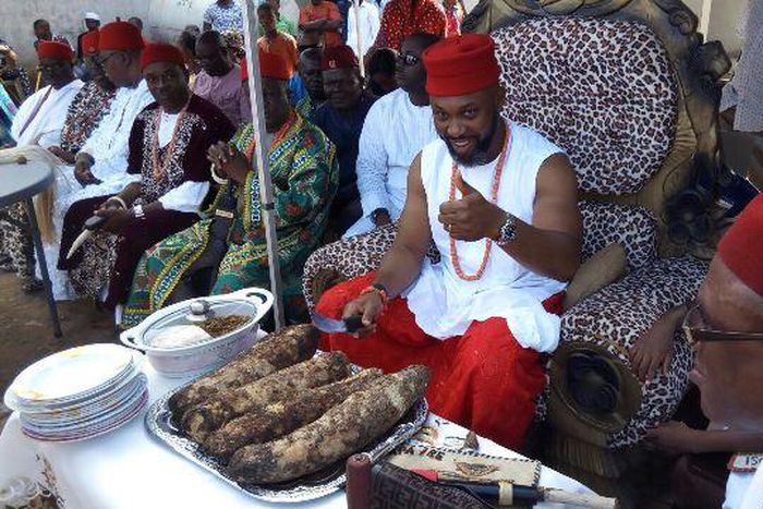Chidoka cutting the yam