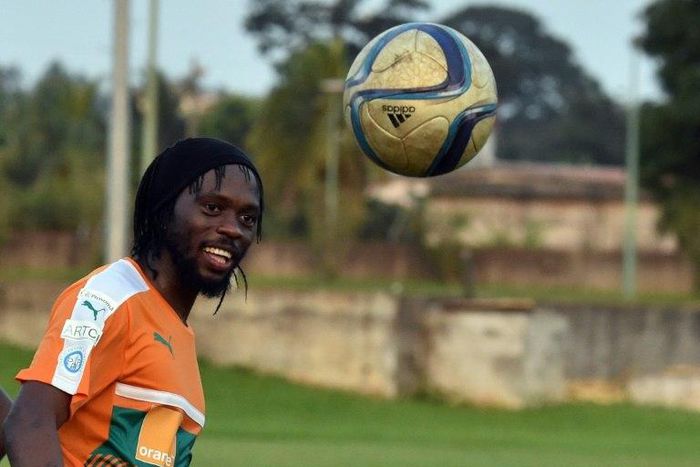 Ivory Coast's national football team striker Gervinho controls the ball as he takes part in a training session on October 4, 2016 ahead of the 2018 FIFA World Cup football match against Mali