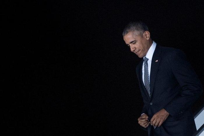 US President Barack Obama arrives in Lima on November 18, 2016