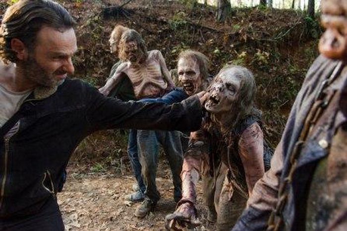 "The Walking Dead" renewed for eighth season