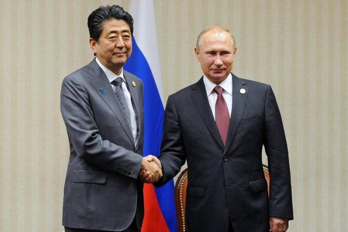Russian President Vladimir Putin (right) and Japanese Prime Minister Shinzo Abe will hold talks to resolve the countries' dispute over the Kuril islands