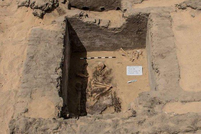 A cemetery discovered with the lost city.