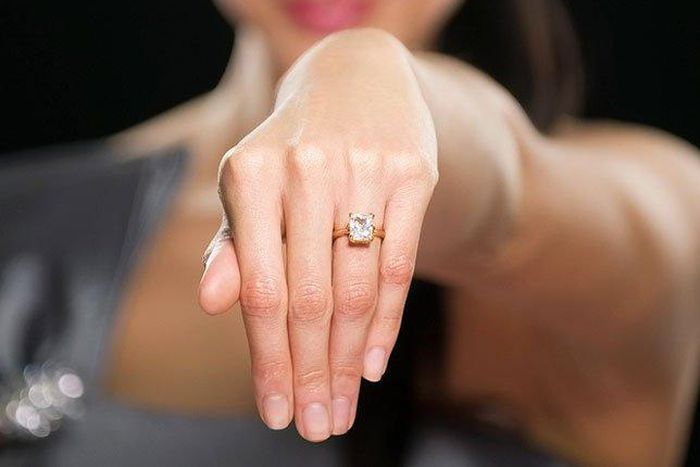 Everything you should know about buying an engagement ring