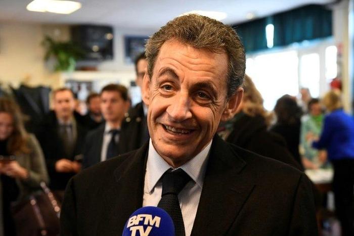 Former French president Nicolas Sarkozy answers journalists' questions after voting in Paris, on November 20, 2016