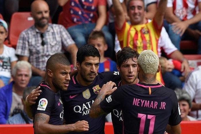 Barcelona's Luis Suarez (2nd L) celebrates his goal with teammates.