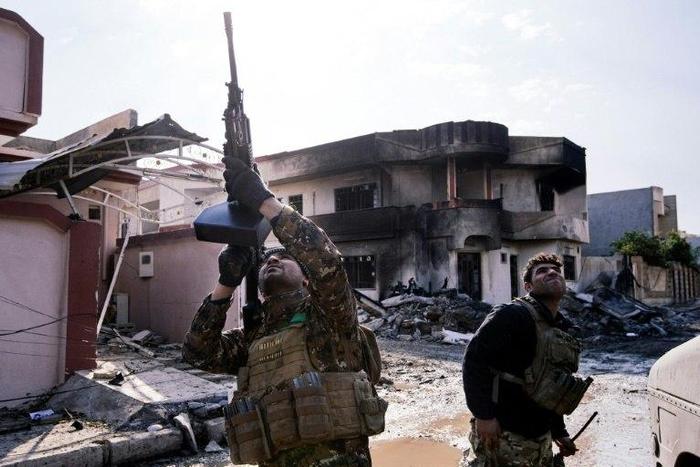 An Iraqi member of the Counter Terrorism Service (CTS) patrols Mosul's al-Rifaq neighbourhood on January 8, 2017
