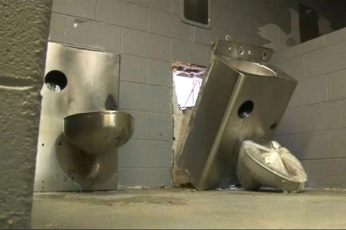 Prisoners escape jail by breaking the toilet and removing the water closet