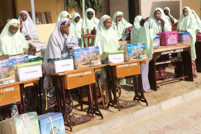 ___5705686___https:______static.pulse.com.gh___webservice___escenic___binary___5705686___2016___11___4___6___Pic.9.+ASSAWIN+PRESENTS+EMPOWERMENT+EQUIPMENT+IN+DUTSE