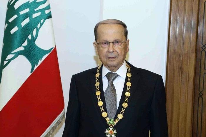 Lebanese President Michel Aoun posing with the presidential medal at the presidential palace of Baabda, east of Beirut on October 31, 2016