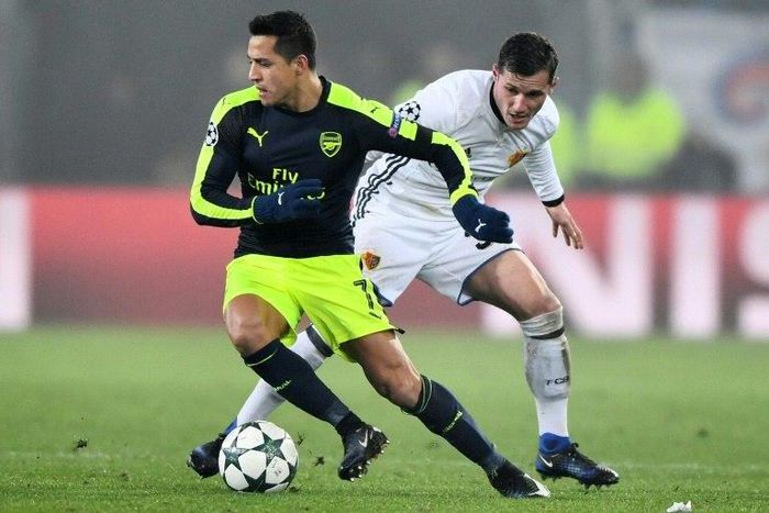 Arsenal's forward Alexis Sanchez (L) vies with Basel's midfielder Taulant Xhaka during the UEFA Champions league Group A football match December 6, 2016