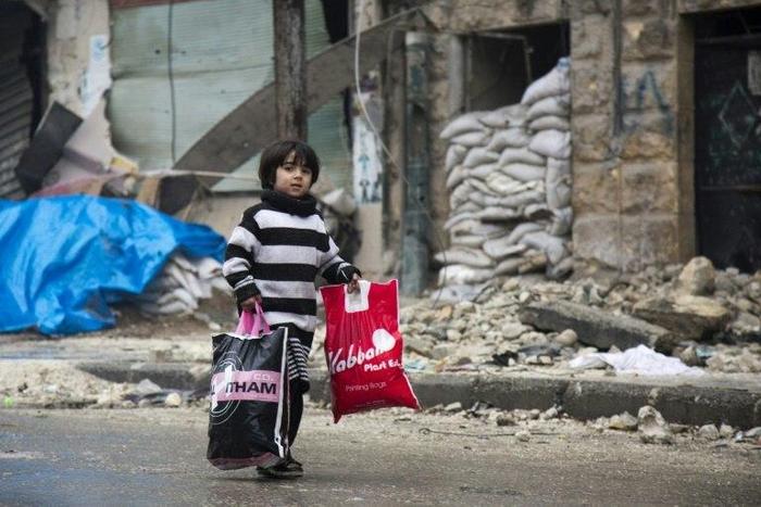 A Syrian boy leave a rebel-held area of Aleppo towards the government-held side on December 13, 2016