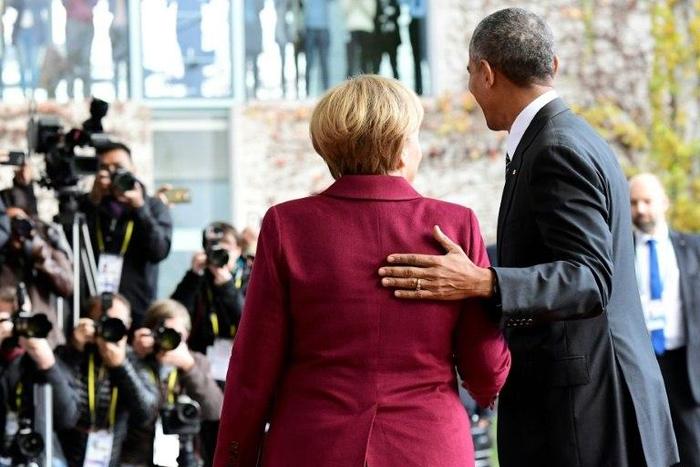 German Chancellor Angela Merkel greets US President Barack Obama in Berlin on November 18, 2016