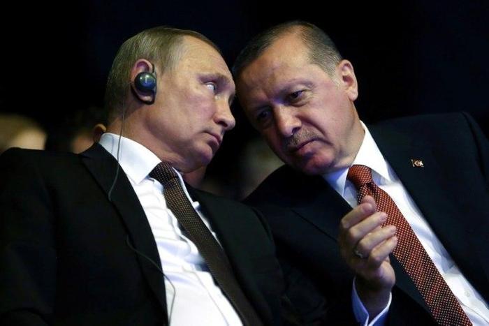 A year after the start of a Turkey-Russia crisis, Presidents Recep Tayyip Erdogan (R) and Vladimir Putin (L) have resumed an increasingly tight relationship