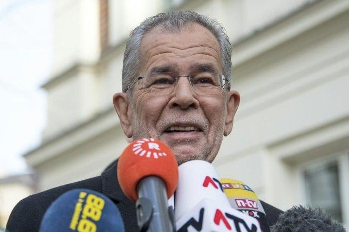 Alexander Van der Bellen, candidate for presidential election talks to journalists as he leaves the polling station on December 4, 2016