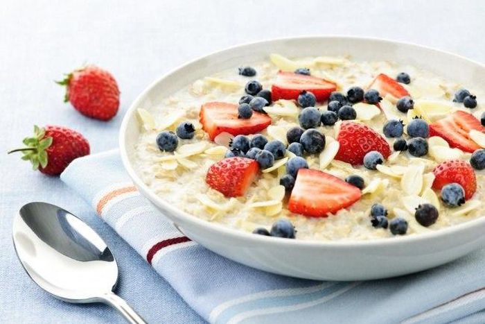 Oatmeal and berries