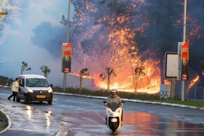 Israeli authorities evacuated 60,000 people from Haifa because of a spate of wildfires