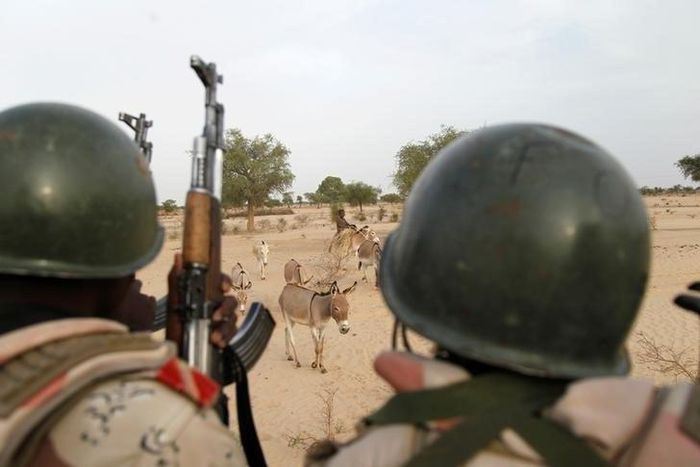 Nigerien soldiers patrol at the border with neighbouring Nigeria near the town of Diffa, Niger, June 21, 2016.