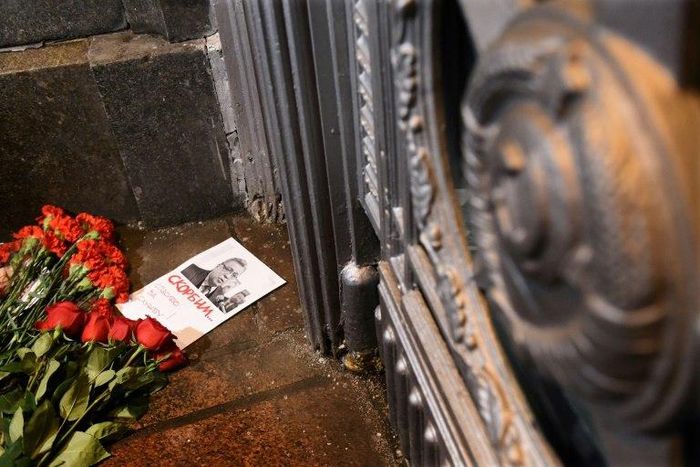 Flowers lie next to a picture of Russia's ambassador to Turkey Andrei Karlov outside the Russian foreign ministry in Moscow following his assassination in Ankara on December 19, 2016