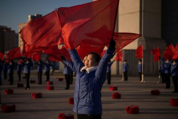 A propaganda troupe signals the last day of a mass mobilisation campaign that started in early June