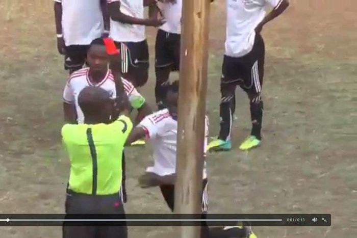 In Zimbabwe, player attacks referee after red card