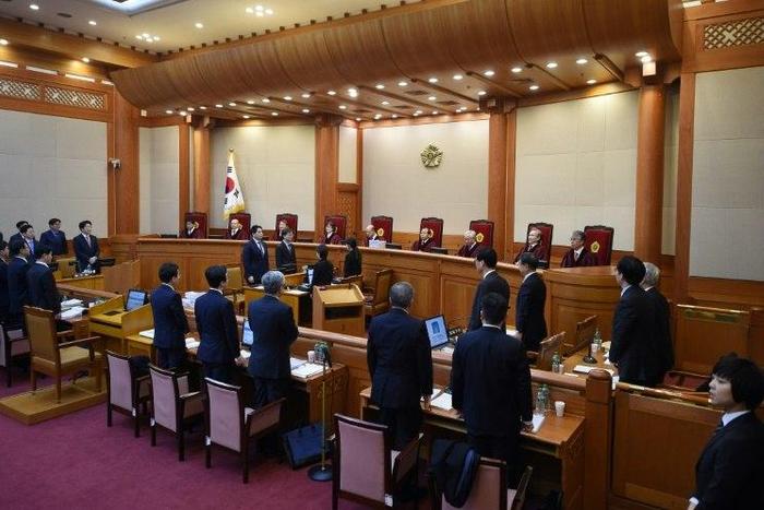 South Korean President Park Geun-Hye's impeachment trial gets under way, with her lawyers arguing there no evidence to back corruption allegations