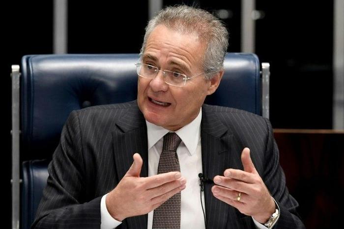 Brazilian Senate speaker Renan Calheiros can stay in his post, according to the Supreme Court, but will no longer be third in line to the presidency