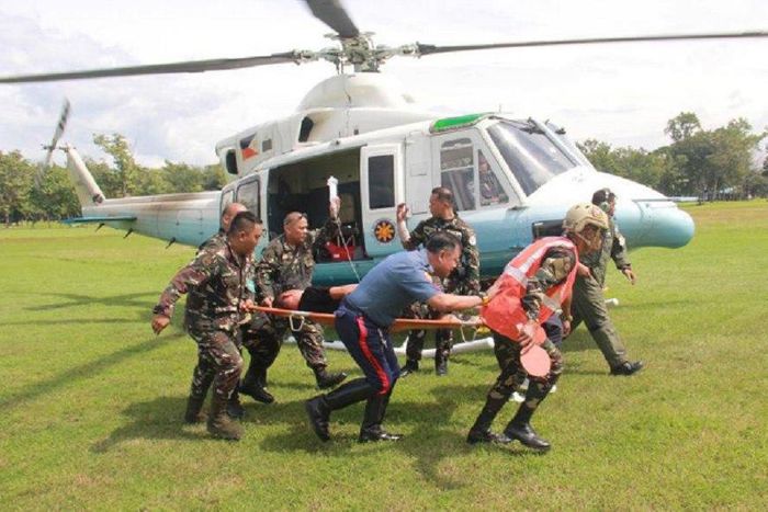 The injured security personnel arrive at a medical facility via a presidential airlift.