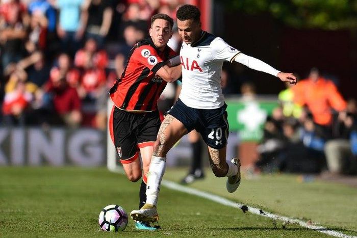 Bournemouth's English midfielder Dan Gosling (L) grapples with Tottenham's English midfielder Dele Alli during the Premier League match at the Vitality Stadium in Bournemouth, southern England on October 22, 2016
