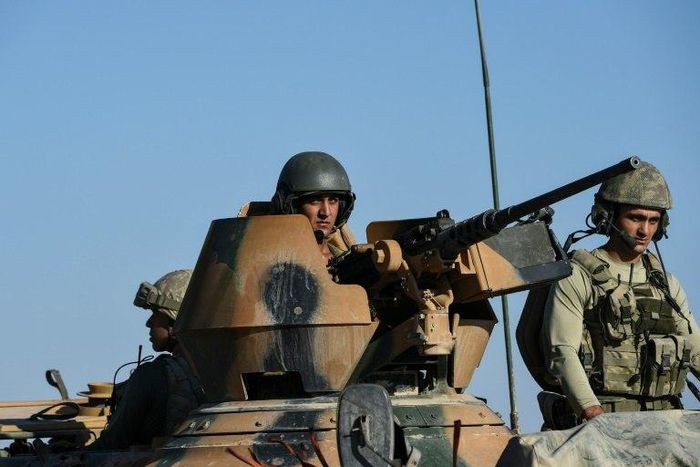 Turkish soldiers stand in a Turkish army tank driving back to Turkey from the Syrian-Turkish border town of Jarabulus on September 2, 2016 in the Turkish-Syrian border town of Karkamis