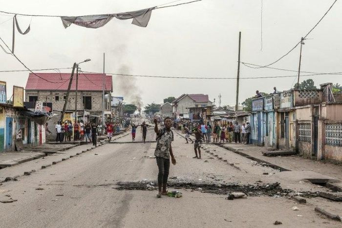 A man screams as people gather to protest in the neighbourhood of Yolo in Kinshasa on December 20, 2016