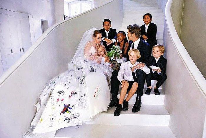 Angelina Jolie, Brad Pitt and kids wedding picture