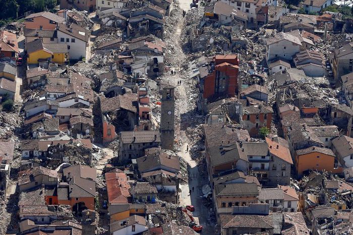Italy's Renzi says August quake caused at least 4 billion euros of damage