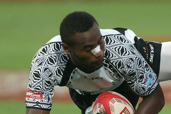 French union side Toulon have signed Fijian rugby league star Semi Radradra despite him facing domestic violence charges