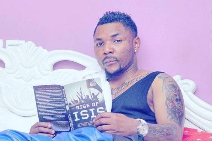 Singer Oritsefemi reading 'Rise of ISIS'