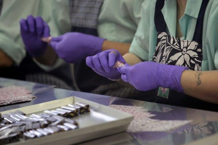 Prisoners packing candy in northern Taiwan: the prison system's additive-free product range has attracted many fans
