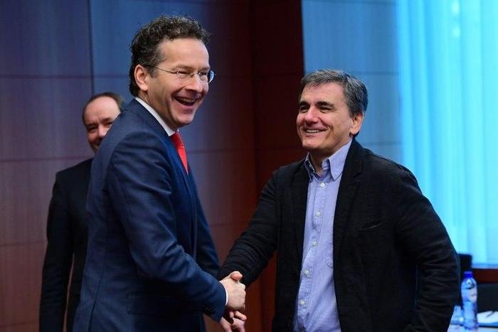 Eurogroup President and Dutch Finance Minister Jeroen Dijsselbloem (L) and Greece's Finance Minister Euclid Tsakalotos speak together ahead of a Eurogroup finance ministers meeting at the European Council in Brussels, on December 5, 2016
