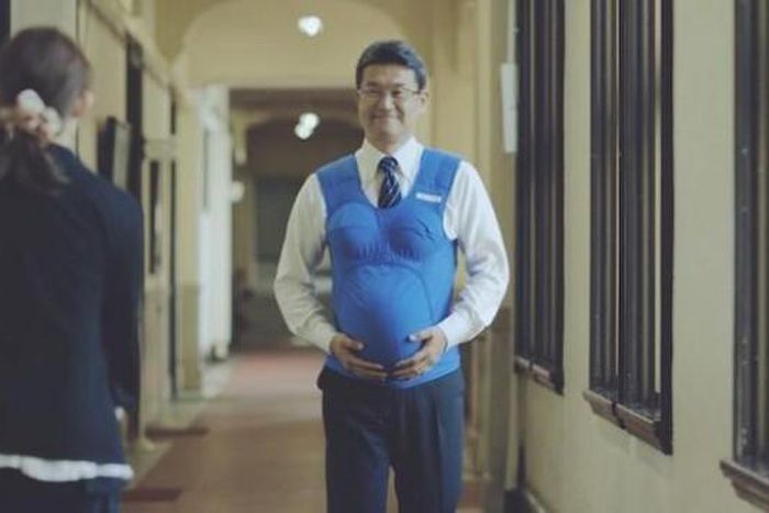Japanese politicians wear "pregnancy" vests to urge men to help at home