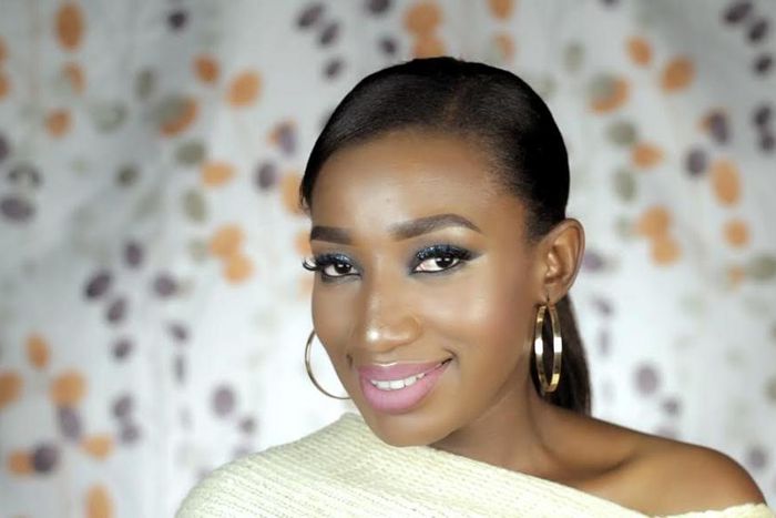 Blue glitter halo makeup tutorial